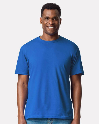 Gildan Softstyle midweight T-shirt in royal color, front view on high model, soft fashion T-shirt for casual wear.
