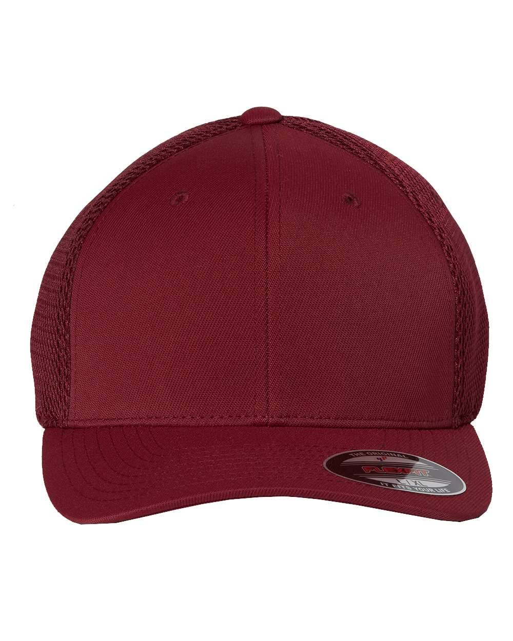 Maroon fitted mesh cap by Print-View with printed design, showcasing a stylish and comfortable adjustable hat for casual wear.