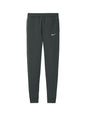 Print-View Nike Club Fleece jogger in anthracite, flat front with elastic waistband and cuffed ankles, casual athletic style.